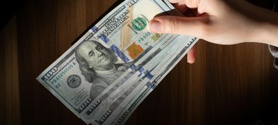 Comparing payday loan cost with cash in hand